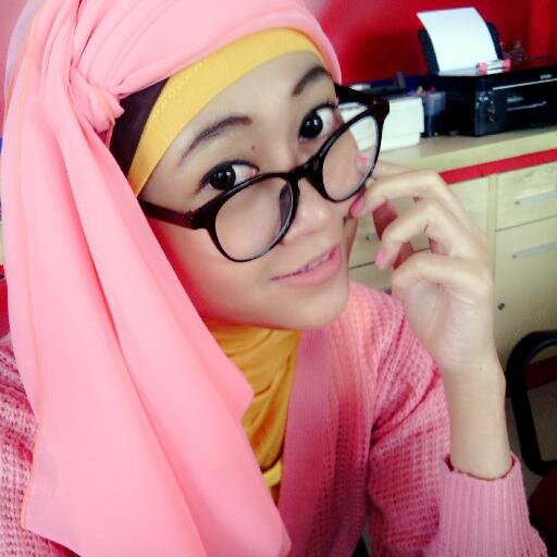 Rysda Putra's wife | A founder of Radian Hijabstore | A woman who has a million dream