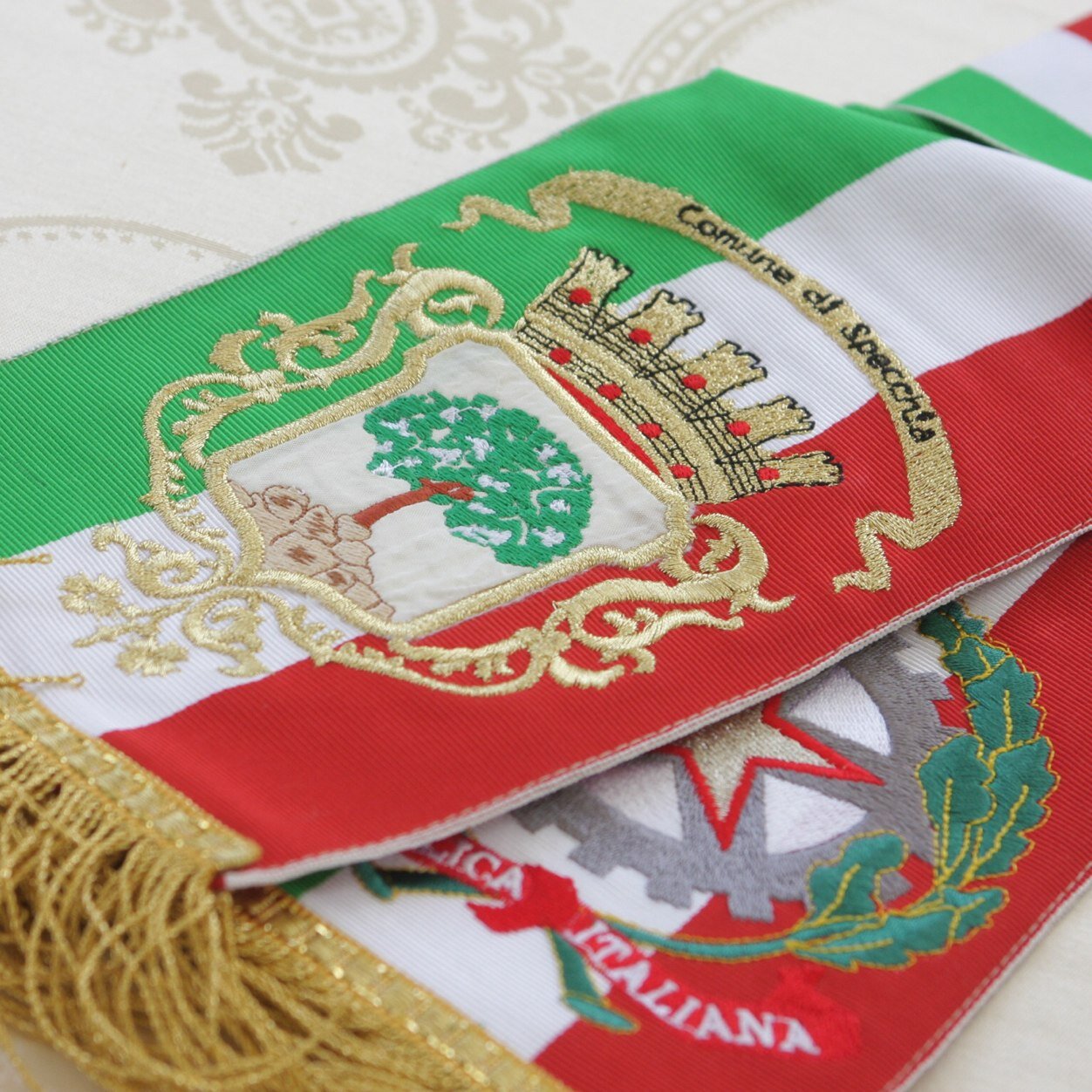 specchiafutura's profile picture. « Quello che veramente ami, non ti sarà strappato. » (Cantos, Canti Pisani, LXXXI)