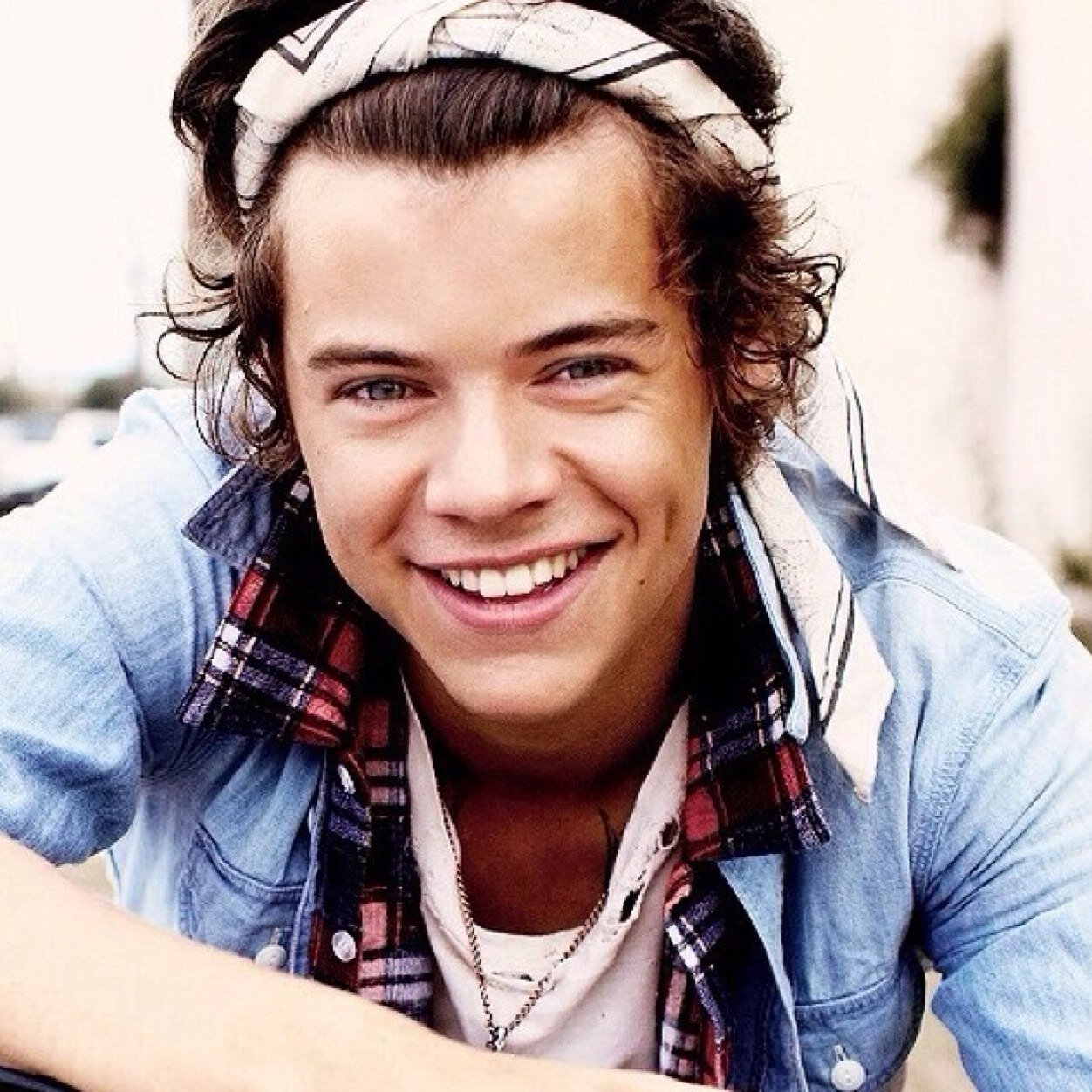 Hey! Im harry styles..... Total badass....... Phft no .... Not really but yea. Love you /multi rp/ single/ very flirty/19