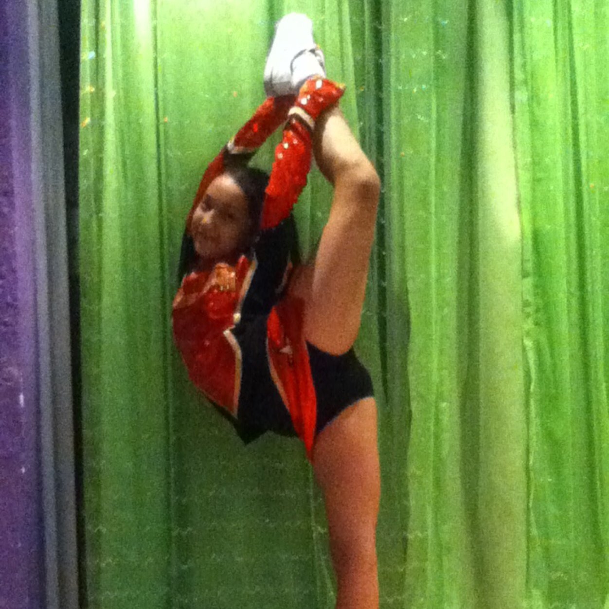 Disfrutando de las pequeñas cosas de la vida. En otras palabras, escuchando Mincus y ser Cheerleader en Cheer Academy lml