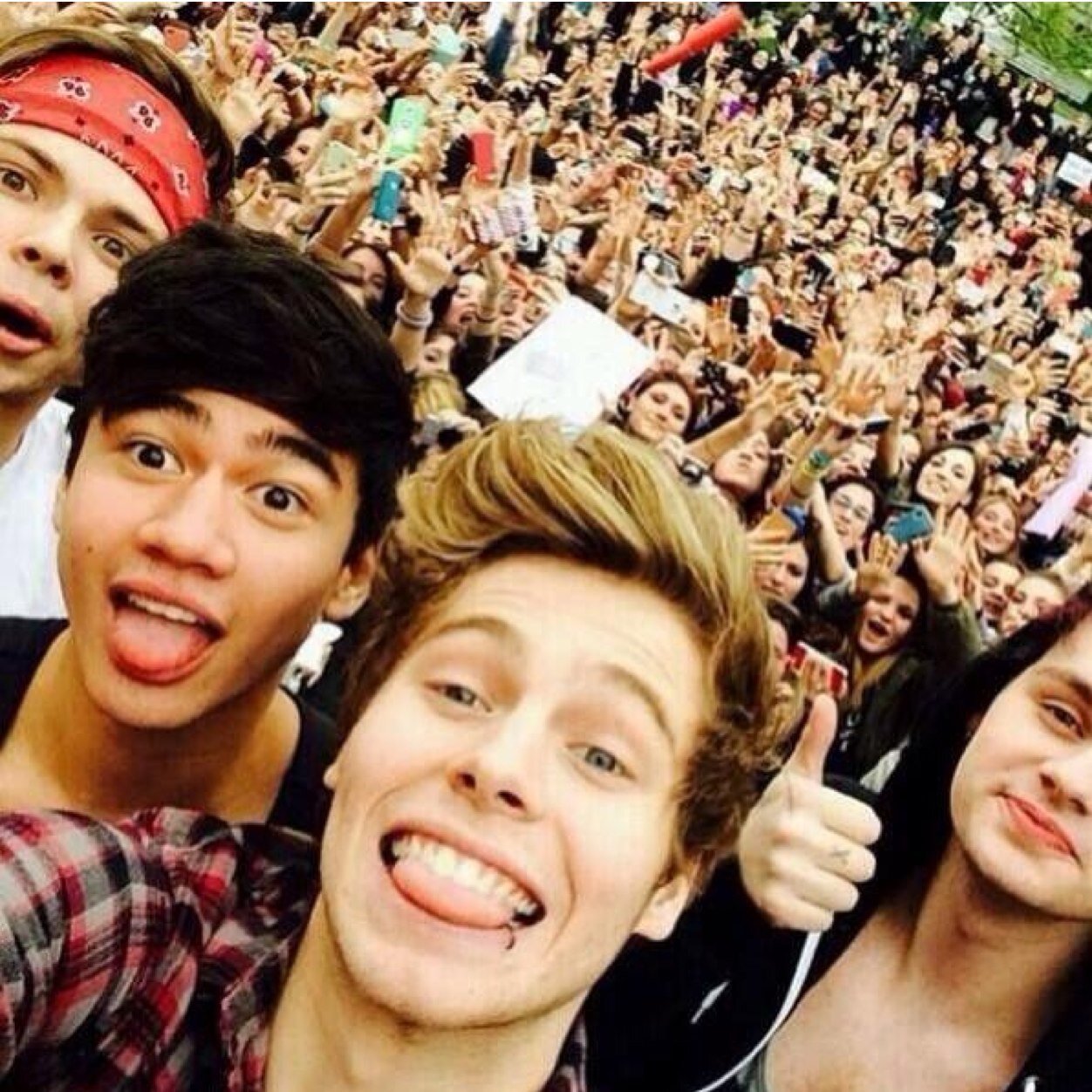 I am Jesus: I have a Twitter account and get top marks at school. Books, bands and the internet ❤0/9 ❤ 10-10-13 ❤ Back to school :(