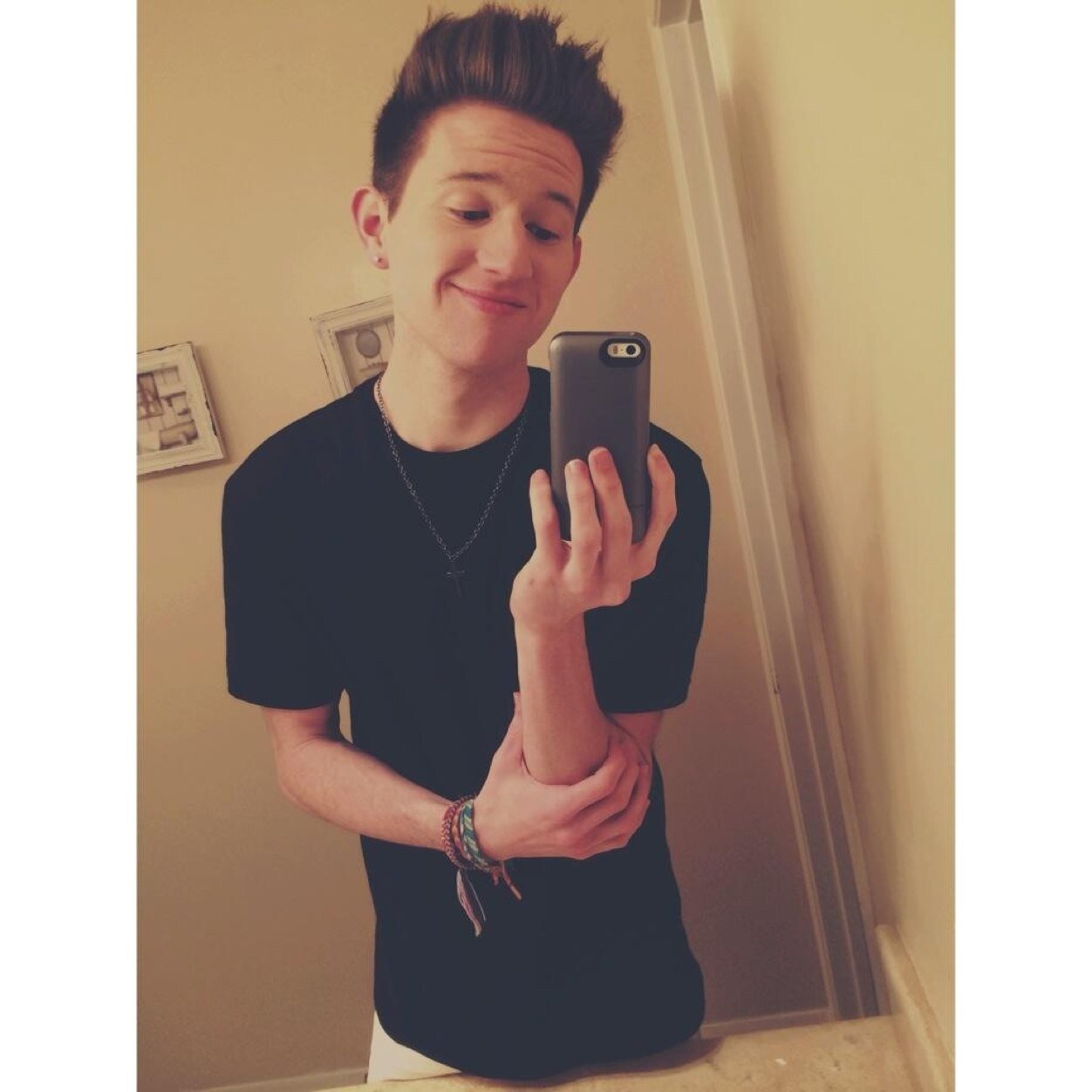 this was a free follow from @frickinricky go follow her :))