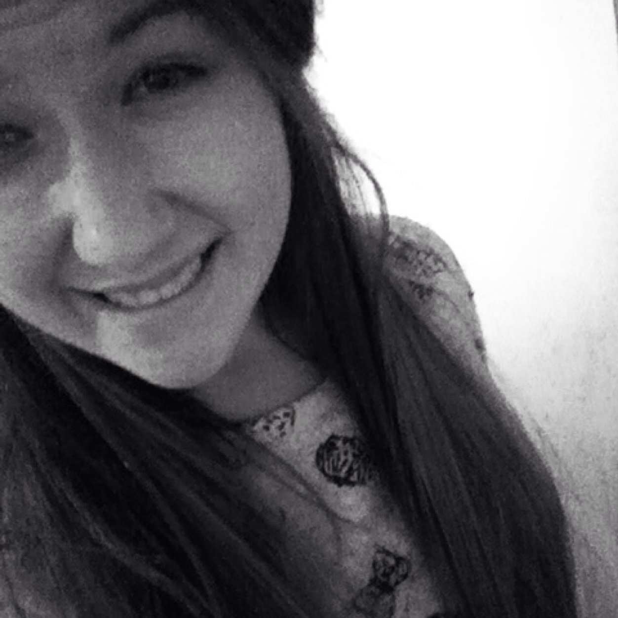add me on skype: megzlund.
live life to the limit whilst your young!!! 3
music is my life and yeah....i follow back.... :P