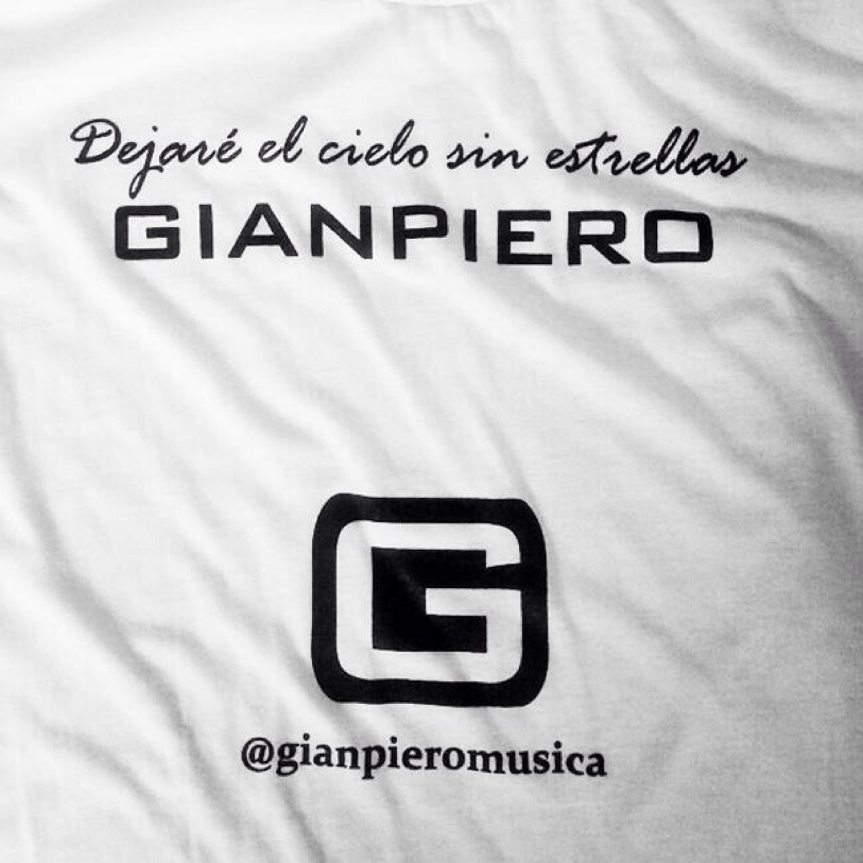 FAN CLUB OFICIAL de @Gianpieromusica : Cantautor ecuatoriano - http://t.co/PeFw3W0VHT - Instagram: Fanclub.gianpiero - Fanclub.gianpiero@gmail.com