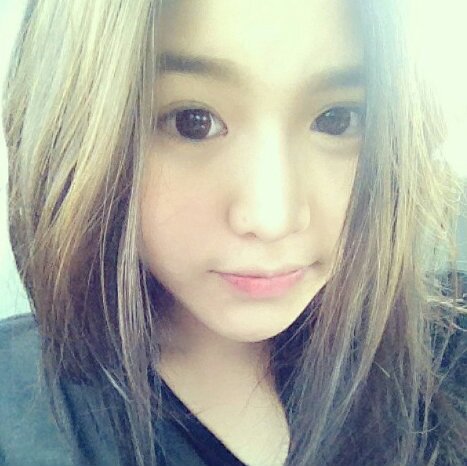 Love puppies, love disney, afraid of ghost, love cats and bunnies (^_~)v ♡
