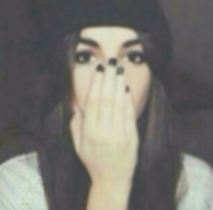 noa_14da's profile picture. ‏‏‏‏‏أحببَتَ شخَص ليسَ ليَ في لقاائہَ 
إلا آلصدف لككَنَ برغمَ ذلكَ االبعد:
سَ آبقىَ احبهہَ إلىَ الأبَد ..