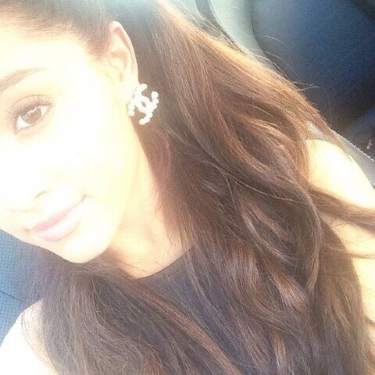 Follow @ArianaSushii