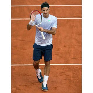 The baseline player may still be offensive, but usually through powerful and deep set-up shots from beyond the court. His preferred method of countering an atta