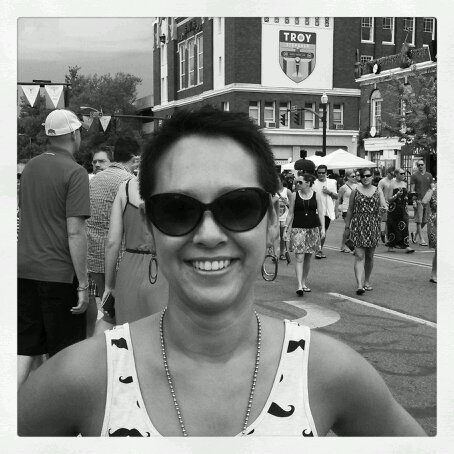 queenbeepaper's profile picture. lover of family, food, film, music, paper & positive vibes