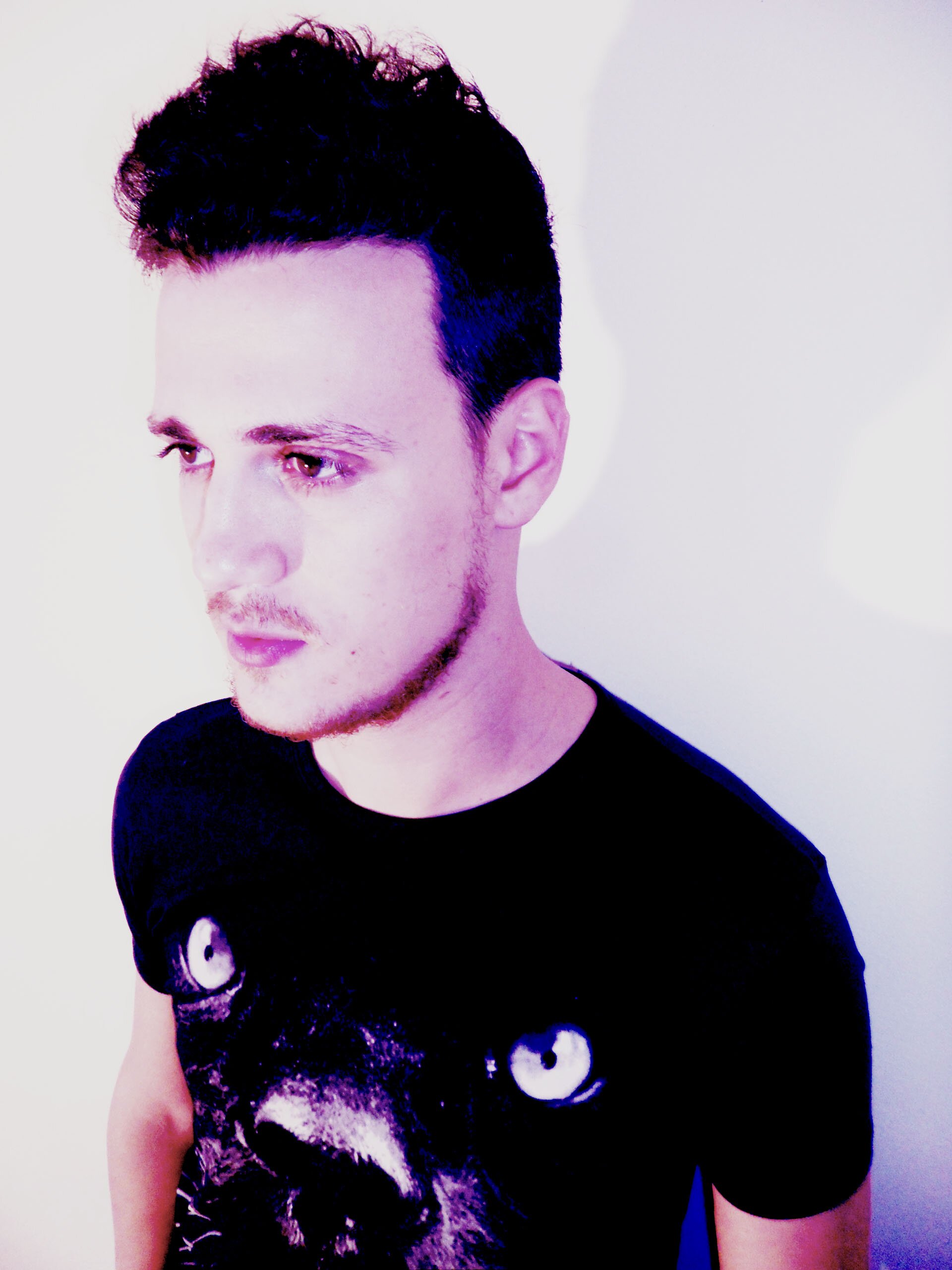 Mathom
Singer/Songwriter/Producer
from Nevenera