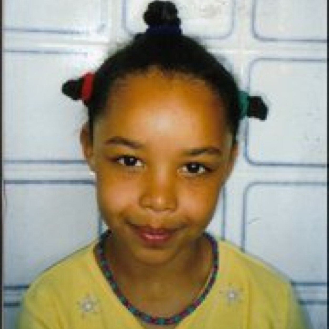 hi im dolly, i hv butiful hair, I luv banana milkshake nd ma dream is to get fosterd 1 day xxx *parody u kno* social comedian x