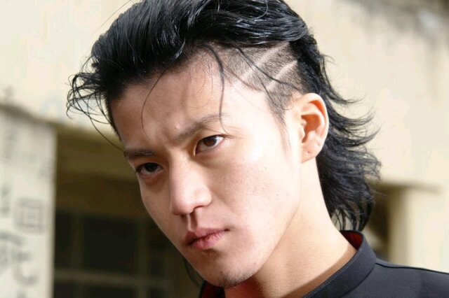 Tanggal lahir 4 april 1997.
 jenis kelamin laki-laki.
 . Tak mau di sakiti tapi ingin di cintai