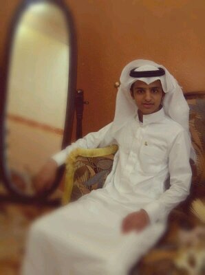 ‏‏لَوشَاء حَملِي نسيم الصُّبح حِينَ سَرى
وافاكُمُ بفتى أضـنـاهُ مَا ﻻقى , طالب ثانوية أرجوا للجميع النجاح في الدارين ، حسابي الثاني ‎‎@5ayal23