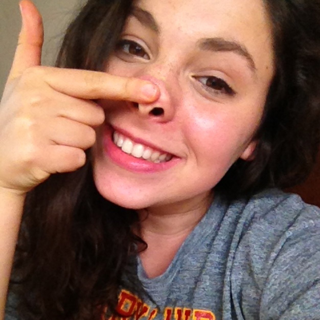 talyaperla's profile picture. I don't wanna be on Twitter but I'm on Twitter anyway.