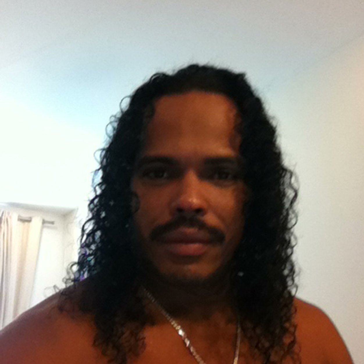 Eu Sou filho da Bahia de São Salvador representante da Cultura Afro-Brasileira eu que seu. 
Axè Atomico!!!!