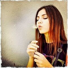 Plz folow me @VictoriaJustice and @One Direction