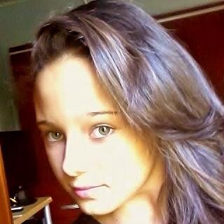 Nunca deixe que a saudade do passado e o medo do futuro estraguem a beleza  de hoje, pois há dias que valem um momento e há momento que vale por toda a vida