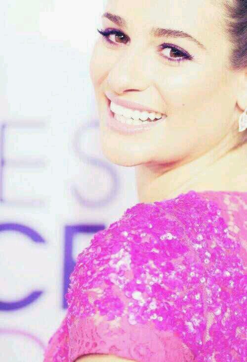 This is a free follow from @SophieKlainebow :)