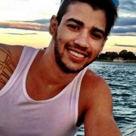 FC criado por @mirelly_duraes dia 06/10/11 pra o cantor mais Lindo do Mundo.Seguida por ele dia 22/10 as 23:03