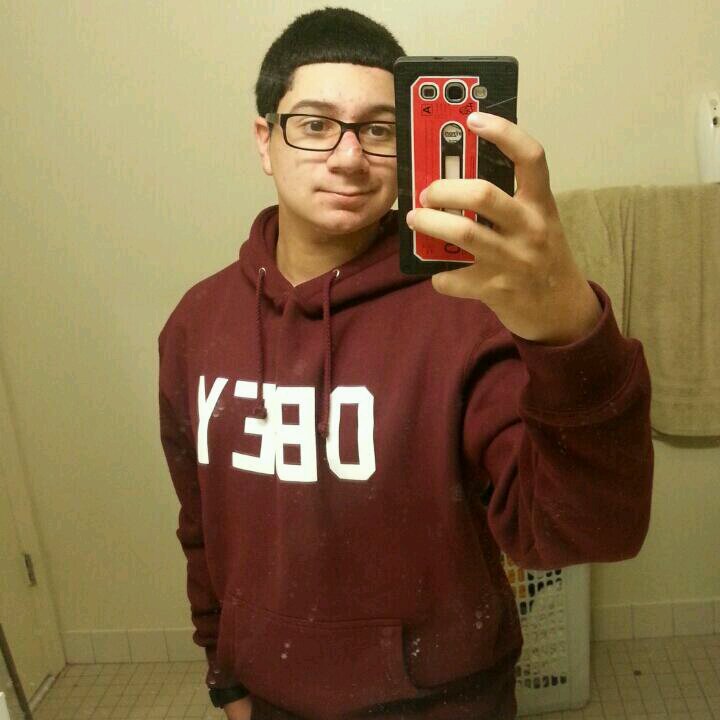 Single..
14 Years young♚
Baseball player⚾
Make life worth living †
Die hard Longboader✘
The babe❤@evamendes ❤
live life with pride an success✨
