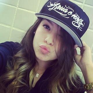 Tenho 17 aninhos,sou flamenguista,bahiana ,geminiana haha *----------------* odeio pessoas falsas !