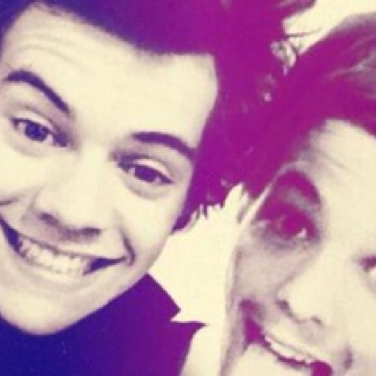 •HAVE A FOLLOW BECAUSE I LOVE YOU!•
~✰From @Larrymakesmyday ✰