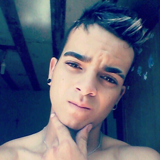 Tenho 20 anos,sou santista fanatico,adoro sair festa,baladas.Odeio ficar em casa empleno final de semana     Ousadia Pra Vencer , Alegria Pra Viver♪♪