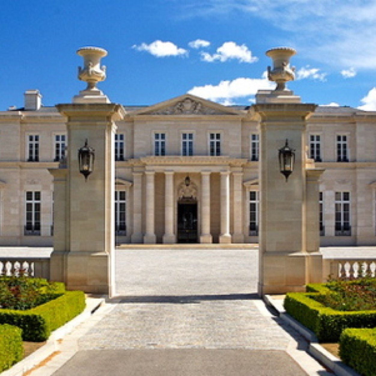 Showing you the worlds nicest homes from around the world