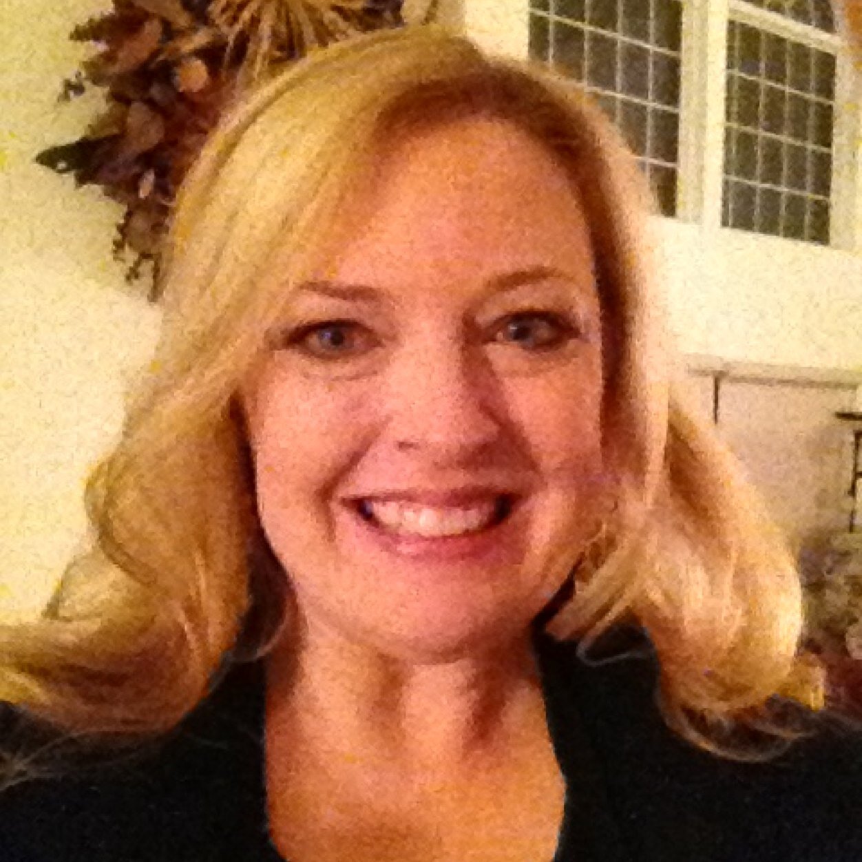 anita_brow's profile picture. 