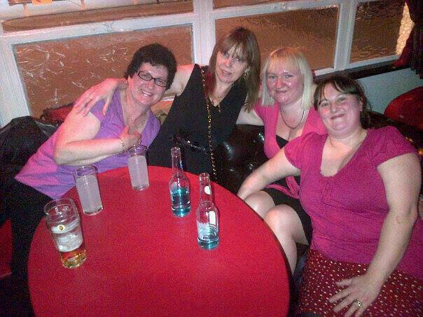 I am a single mum with one girl and one boy I love my family and friends very much i am a fan of peter andre and shane richie and michael andre is nice too