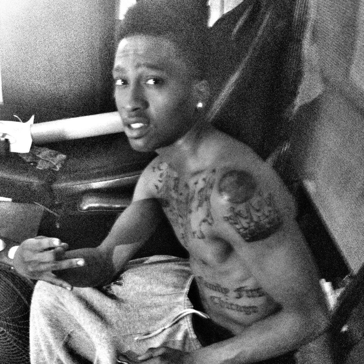 “You're right.I am crazy. But you know what else? I don't give a fuck.” ― Tupac Shakur..... Lol ✋ but Me On Ig 10K's @oso_cortez #FME