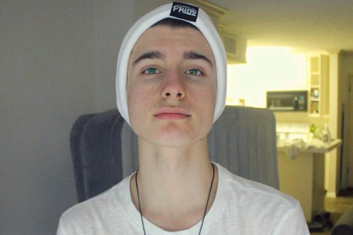 TheWeeklyChris5's profile picture. Im not the real Chris but I tweet pics of Chris ☺