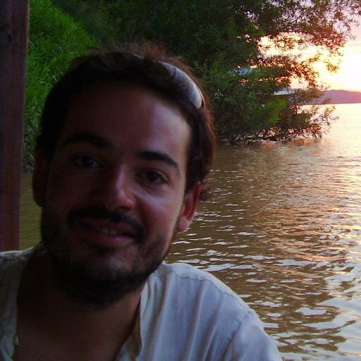 Estudios económicos, análisis de políticas sociales.