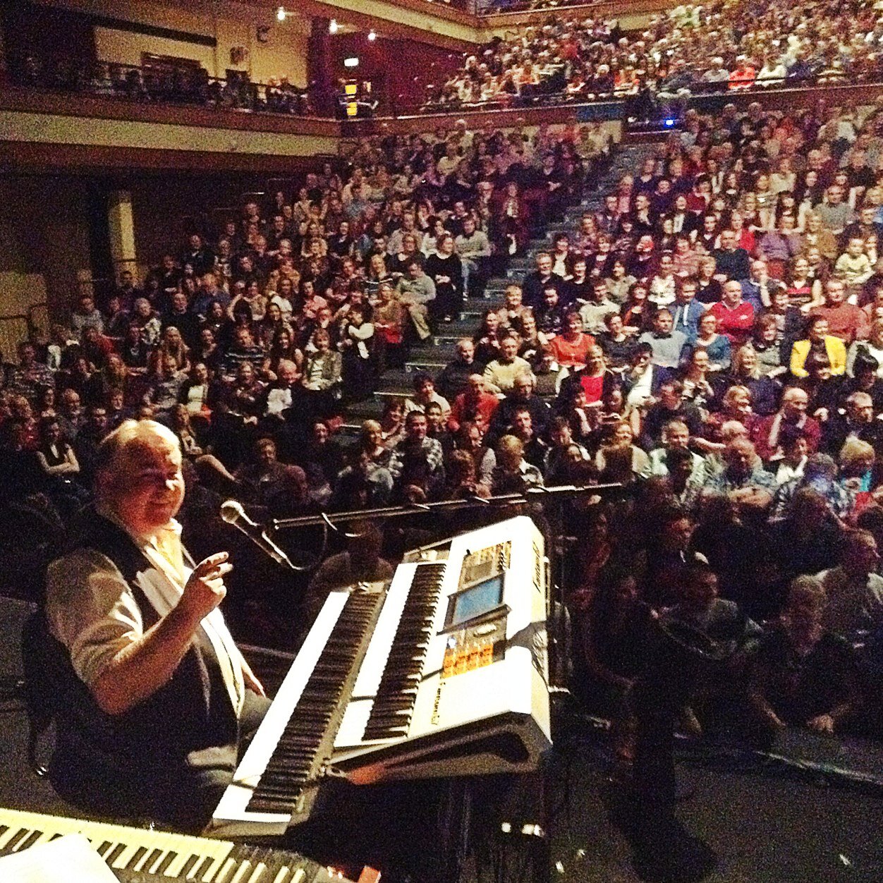 FoxHollowStudio's profile picture. 