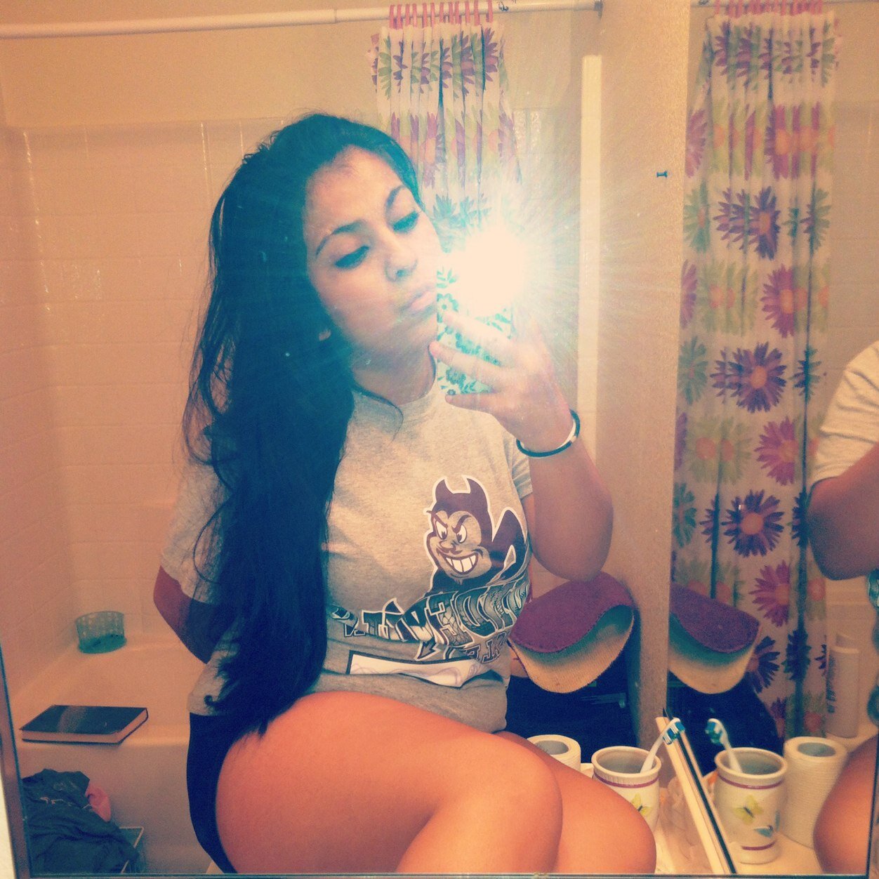 _mommy of a beautful baby boy - single like a pringle - love me hate me idgaf you hoes just groupies -follow mw on ig tinyy_DGAF