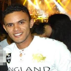 VIVO INTENSAMENTE CADA DIA COMO SE FOSSE ULTIMO, E BUSCO APRENDER MAIS A CADA MOMENTO COMO SE FOSSE VIVER PARA SEMPRE.