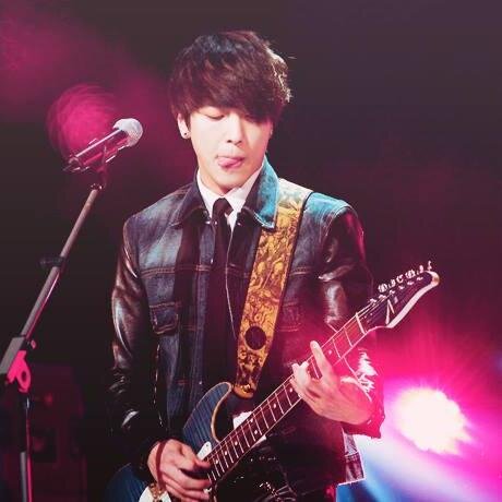 Saranghae! a Jung Yong hwa@Leader_CNBLUE  y a Cnblue. Ellos son mis angeles azules :'3!
