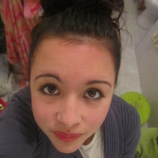 Yes, I'm Lova Gomez, I'm fan of Selena Gomez, I'm Selenator! ωнαт'ѕ ѕєℓf-єѕтєєм ωнєи уσυя ι∂σℓ ιѕ ѕєℓєиα