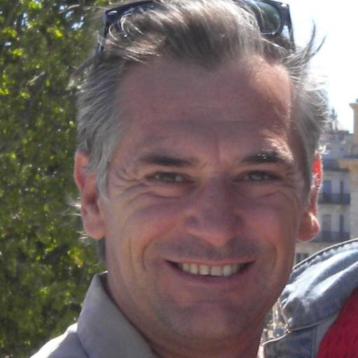 Auteur au-delà des sept collines et au-delà du temps, je privilégie l'aventure en la mêlant à l'actualité pour le plaisir de mes lecteurs.