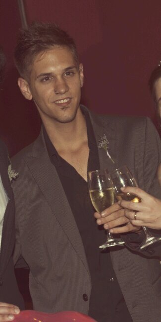 Ezekielito2's profile picture. ...“el que arriesga puede morir por amor“...