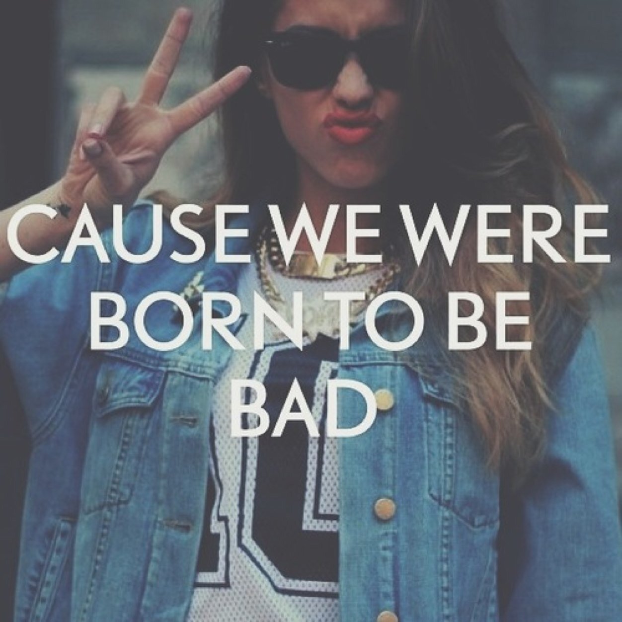 flavia_butron's profile picture. Don't judge me, i was born to be real, not perfect