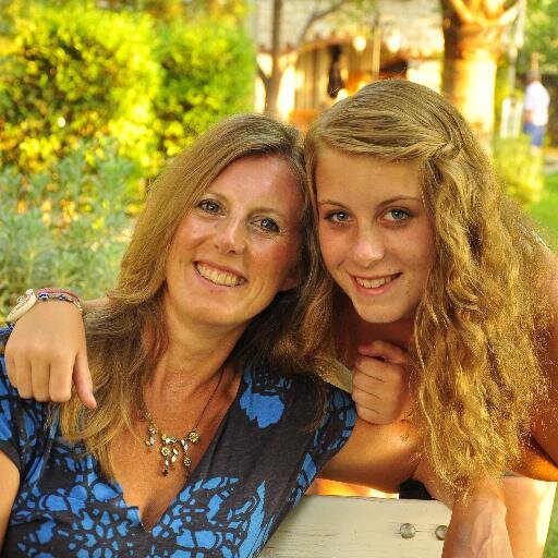Twitter Virgin! Mum to a great daughter! Qualified complementary therapist! Wants to live life to the full!