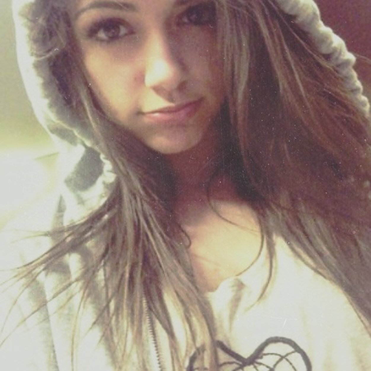 Hi, my name is Bella. My favorite person in the whole world is Bethany Noel Mota, so I own a fan page for her ☻