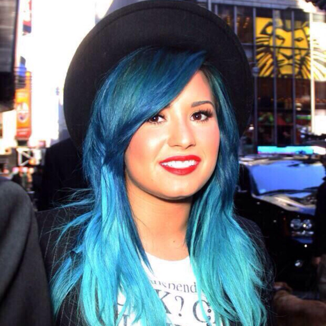 Free follow for you bc you're fabulous. go follow @perfectdemiXO she follows back✌️