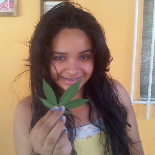 soy súper divertida amo la musica de canserbero,me gusta el helado de chicle mi equipo favorito es deportivo calí,;-) ah y soy una fanserbera