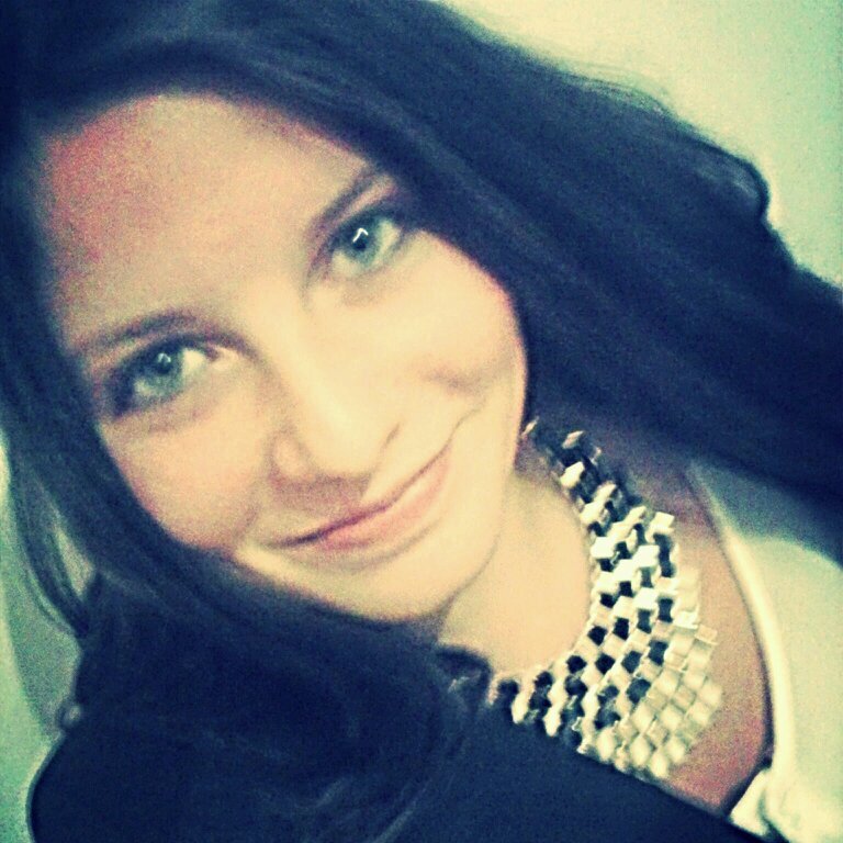 Mi meta es rozar la felicidad. Muy Risueña (: