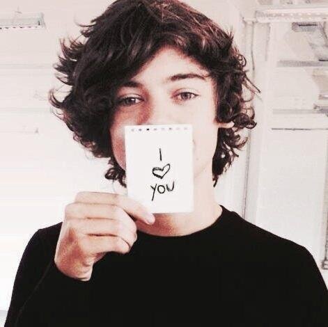 free follow from @pornwithzarry
