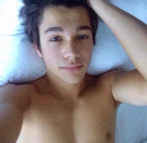please tweet the hashtag #HelpAmandaMeetAustinAugust16 to help make my dreams come true :) mahomie est. 2011 @imamanda2