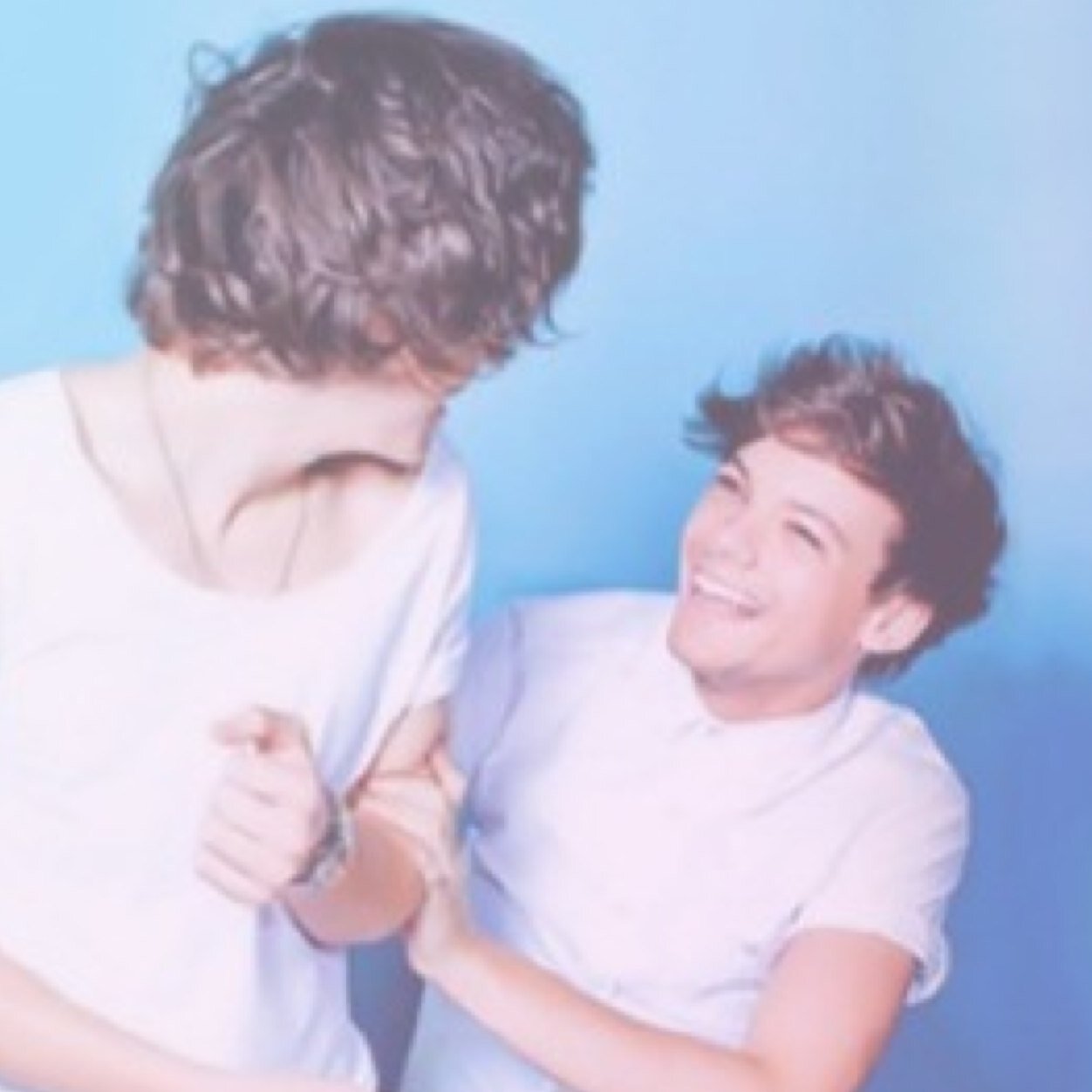 •HAVE A FOLLOW BECAUSE I LOVE YOU• -☆ From @Larrymakesmyday ☆
