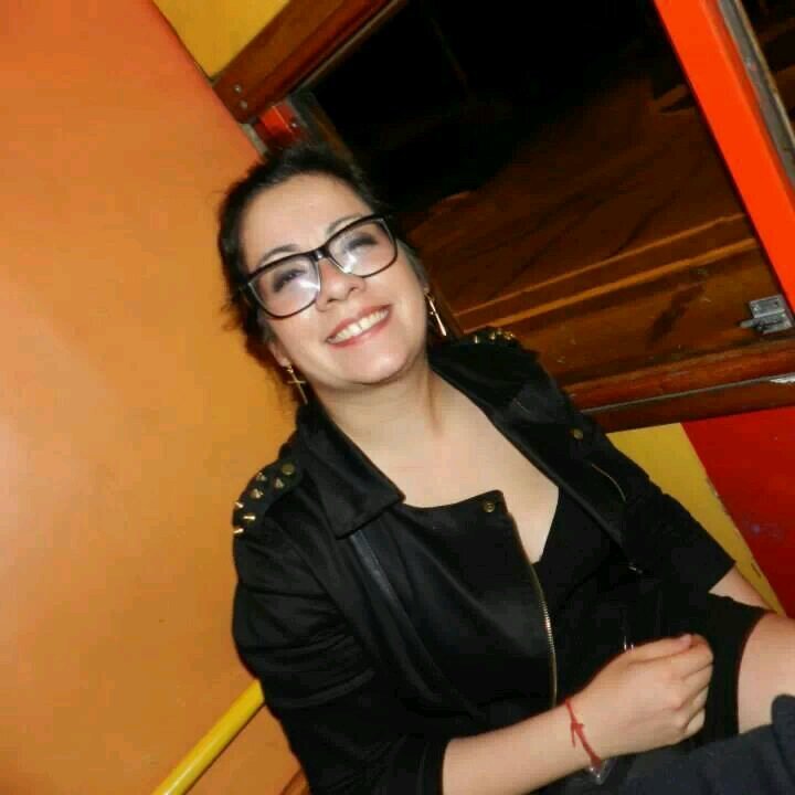 Tratando de estudiar Ciencia Politica, fanatica de los beatles y de las papas fritas.